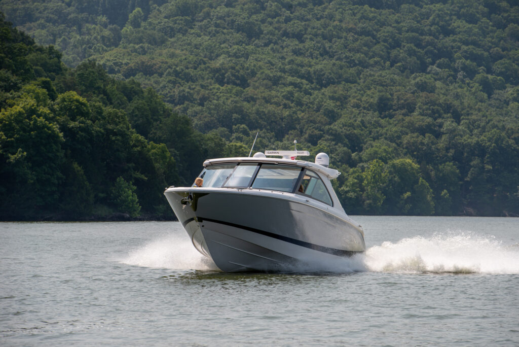 Regal Drone LS36_running_22_0508-2k Shop and buy New or Used boats at Best Selling Boats - Shop and buy used or new boats at Best Selling Boats.