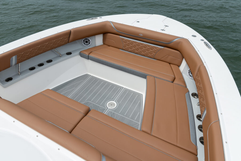 Regal Exterior 38Surf_inset_24_4512-2k Shop and buy New or Used boats at Best Selling Boats - Shop and buy used or new boats at Best Selling Boats.
