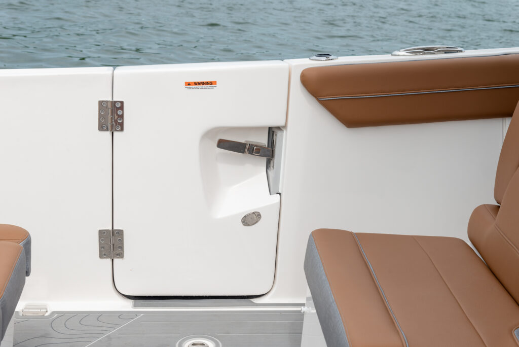 Regal Exterior 38Surf_inset_24_4689-2k-1 Shop and buy New or Used boats at Best Selling Boats - Shop and buy used or new boats at Best Selling Boats.