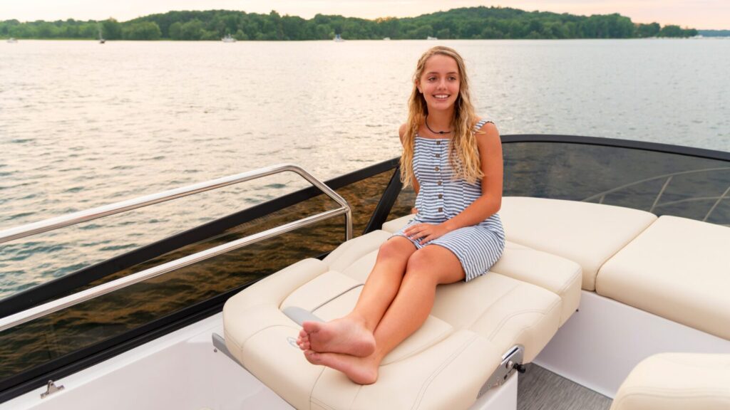 Regal Exterior 42Fly-Flybridge-MultiPositionSeating-1536×864 Shop and buy New or Used boats at Best Selling Boats - Shop and buy used or new boats at Best Selling Boats.