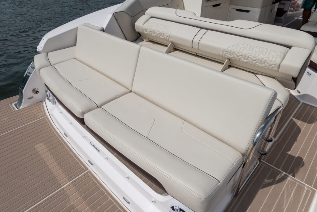 Regal Exterior LS36_inset_22_134-2k Shop and buy New or Used boats at Best Selling Boats - Shop and buy used or new boats at Best Selling Boats.