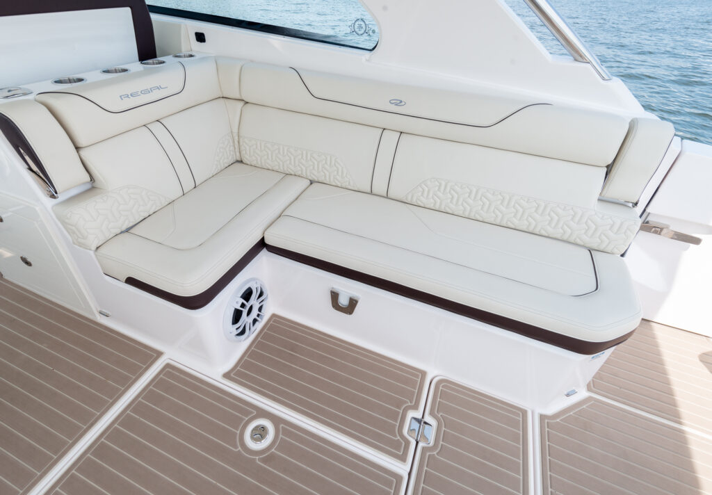 Regal Exterior LS36_inset_22_148-2k Shop and buy New or Used boats at Best Selling Boats - Shop and buy used or new boats at Best Selling Boats.