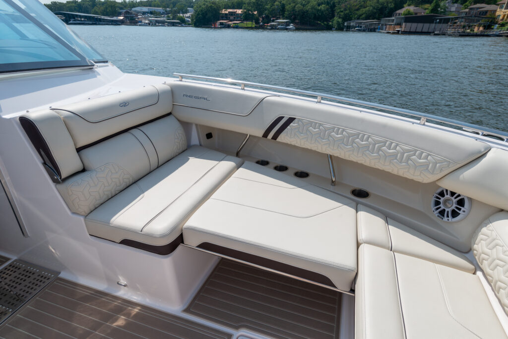 Regal Exterior LS36_inset_22_159-2k Shop and buy New or Used boats at Best Selling Boats - Shop and buy used or new boats at Best Selling Boats.