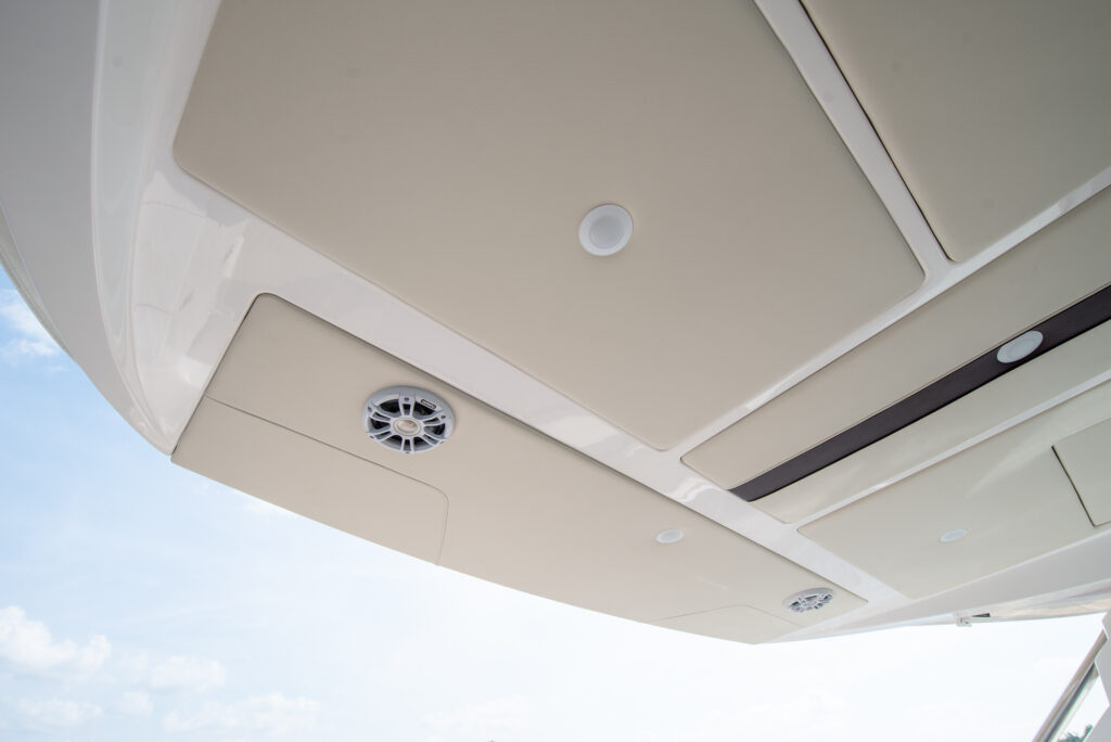Regal Exterior LS36_inset_22_164-2k Shop and buy New or Used boats at Best Selling Boats - Shop and buy used or new boats at Best Selling Boats.