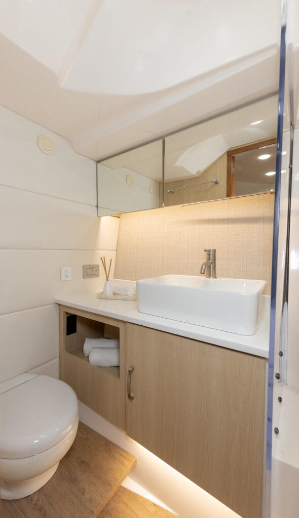Regal Interior download-2 Shop and buy New or Used boats at Best Selling Boats - Shop and buy used or new boats at Best Selling Boats.