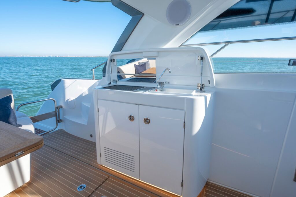 gt41-aftgalley-usa - Shop and buy used or new boats at Best Selling Boats.