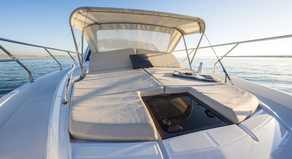 gt41-plage-avant - Shop and buy used or new boats at Best Selling Boats.